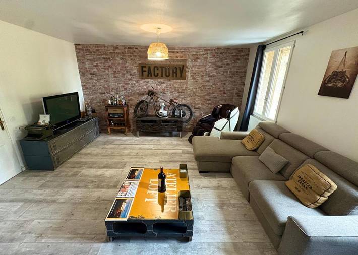 Location de vacances pour 8 personnes, avec Terrasse ainsi que Jardin et Vue à Lormont
