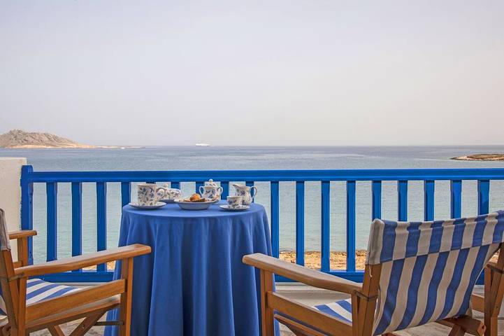 Villa for 10 people, with hot tub and garden as well as balcony in Paros