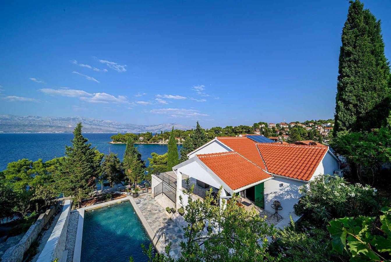 Villa Creativa with Heated Pool in Supetar, Brac