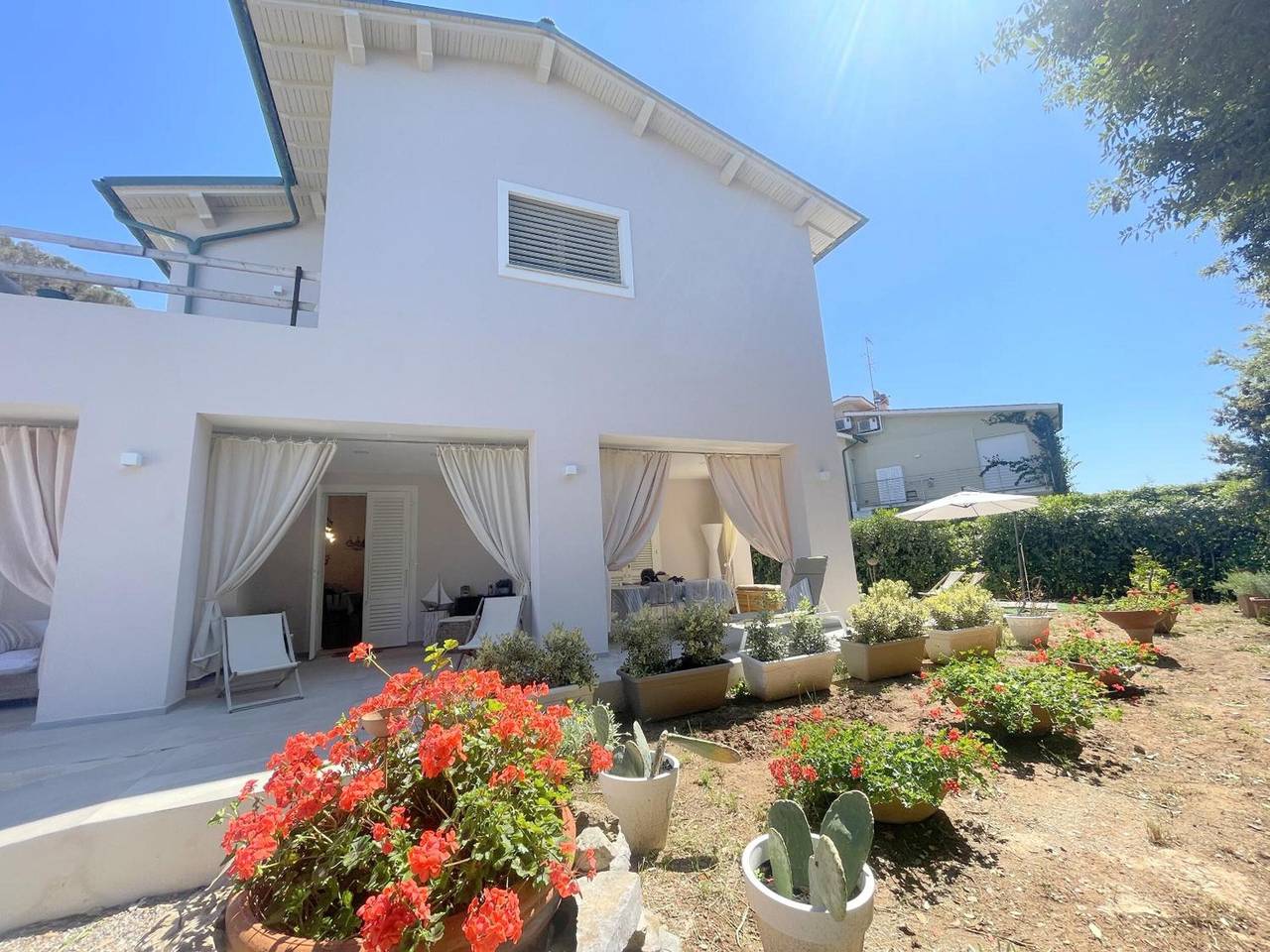 Ganze Wohnung, Apartment 'Villa Atusca' mit privatem Garten, Wlan und Klimaanlage in Castiglioncello, Etruskische Küste