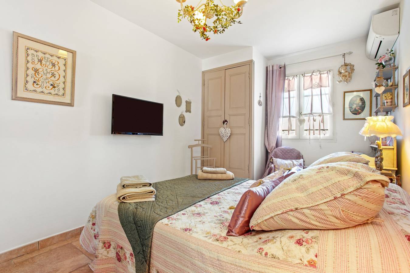 Bed and Breakfast 'Chez Sophie - Chambre Côté Campagne' con Wi-Fi y aire acondicionado in Roquebrune-sur-Argens, Costa mediterránea (Francia)