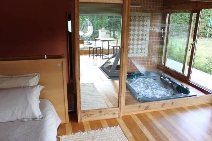 Chambre d’hôte pour 2 personnes, avec vue ainsi que vue sur le lac et terrasse en Haute-Loire - 2