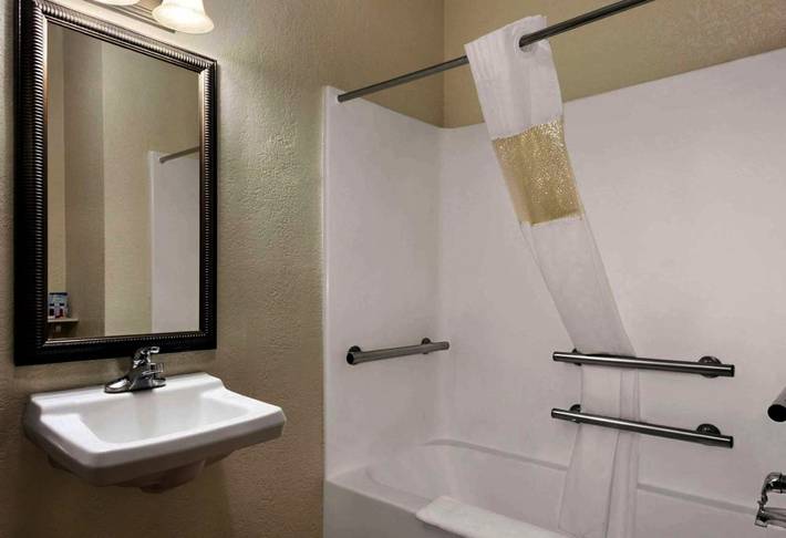 Hôtel pour 4 personnes, avec piscine