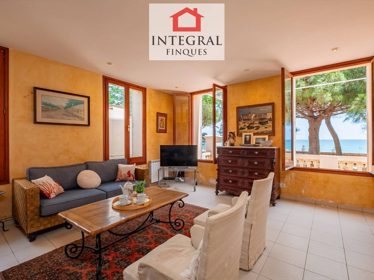 Casa frente al mar en La Fosca con 5 habitaciones, terrazas y acceso directo a la playa in Sant Esteve de la Fosca (Palamós), Palamós