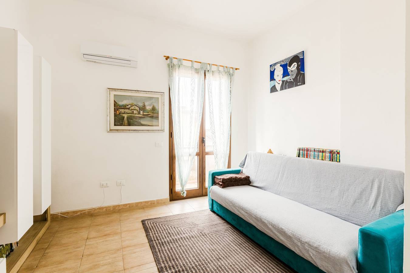 Entire apartment, Apartment 'Casa Rimedia' with Balcony, Wi-Fi and Air Conditioning in Cabras, Sardinia