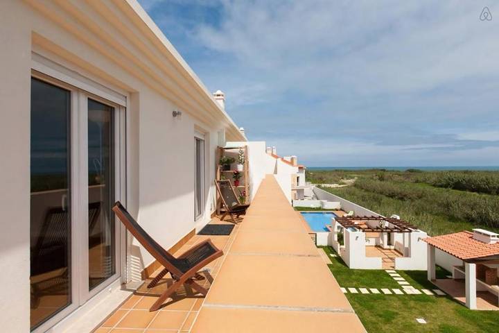 Casa de férias para 10 pessoas, com vista e piscina e ainda jardim em Baleal