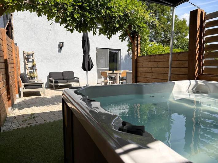 Maison de vacances pour 4 personnes, avec jardin et vue ainsi que piscine et sauna, animaux acceptés