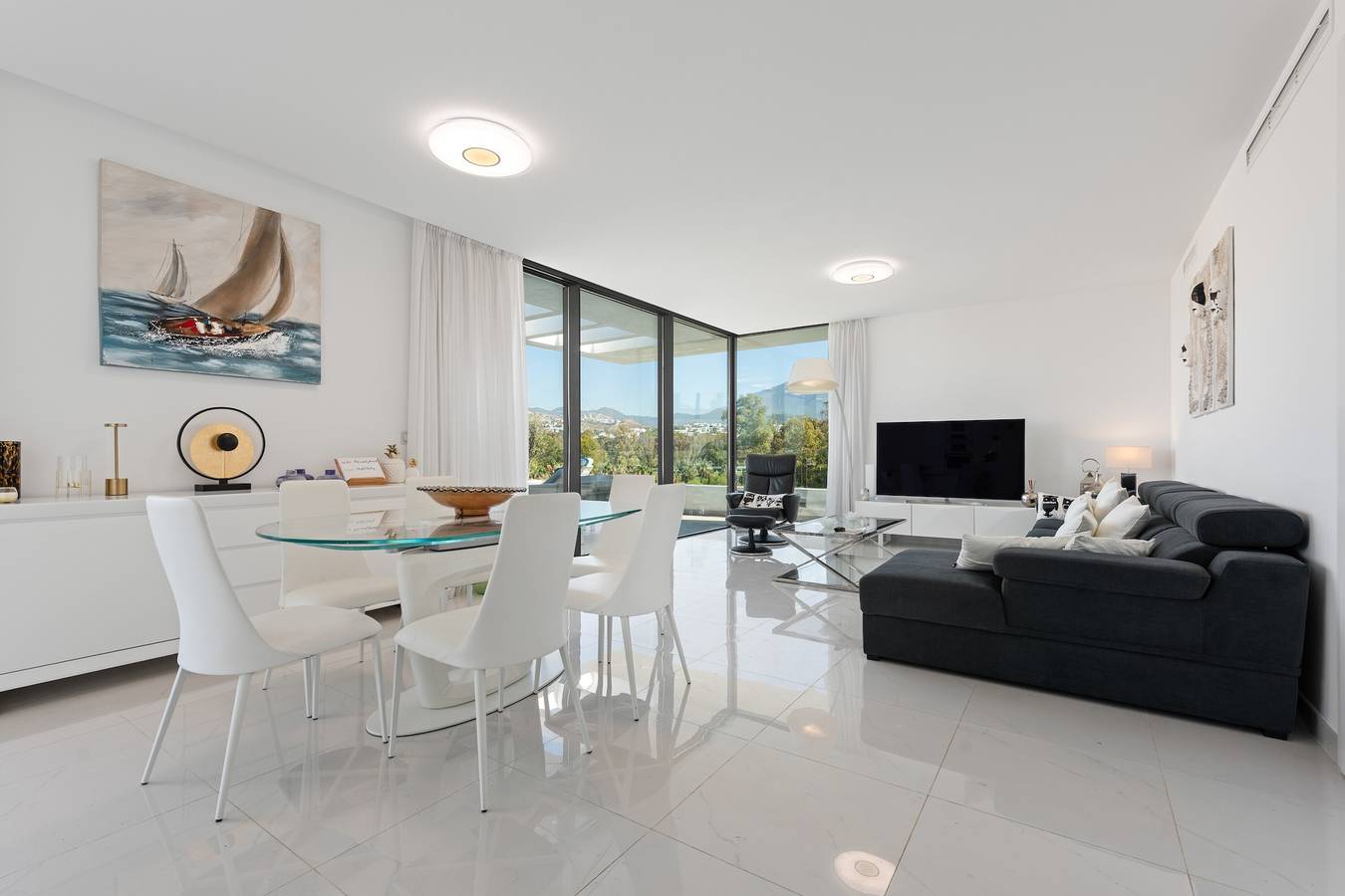 Apartamento inteiro, Apartamento 'Cataleya 6, Atico 3-B' com vista para a montanha, Wi-Fi e ar condicionado in Urbanización Márquez de Atalaya, Estepona