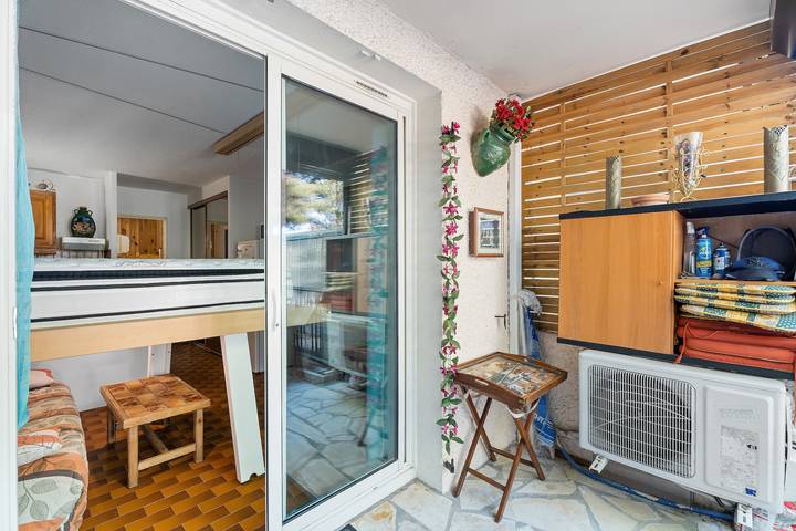 Apartamento entero, Apartamento 'Beau Studio St Cyr Sur Mer' con vistas al mar, terraza privada y aire acondicionado in Les Lecques, Saint-Cyr-sur-Mer