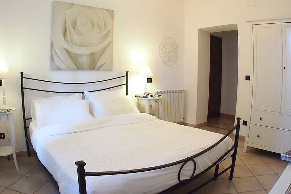 Apartamento entero, Dos apartamentos para grupos o familias de hasta 9 En St. Peter área, patio in Roma, Provincia de Roma