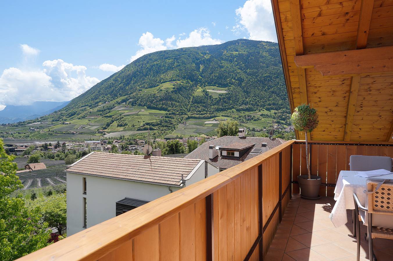 Ganze Wohnung, Ferienwohnung 'Hofanger Etschblick' mit Bergblick, Balkon und Wi-Fi in Algund, Texelgruppe