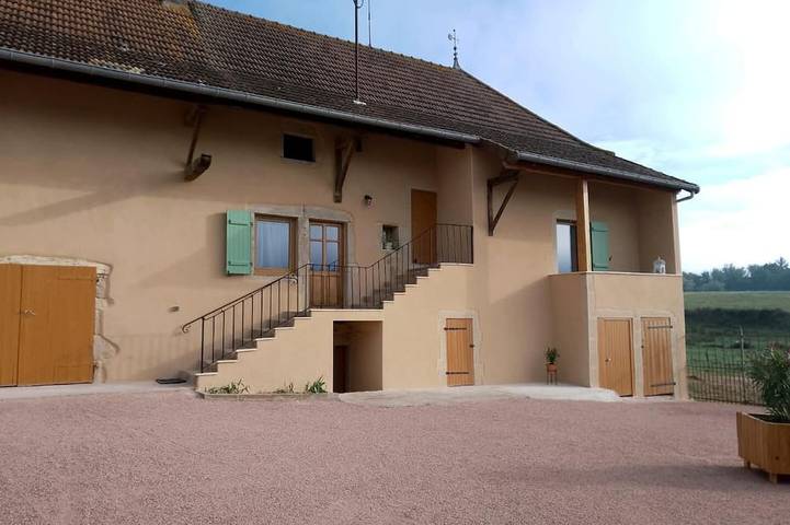 Location de vacances pour 4 personnes, avec jardin à Buffières