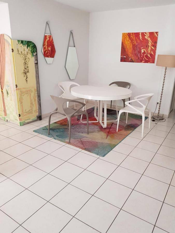 Appartement entier, Three-Bedroom Apartment in Eysines, Région de Bordeaux