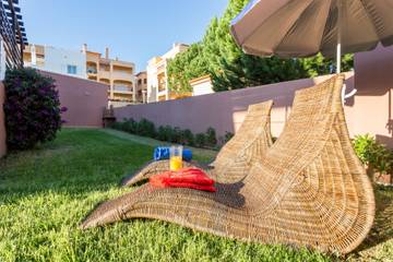Villa for 8 Guests in Luz, Faro District, Picture 1