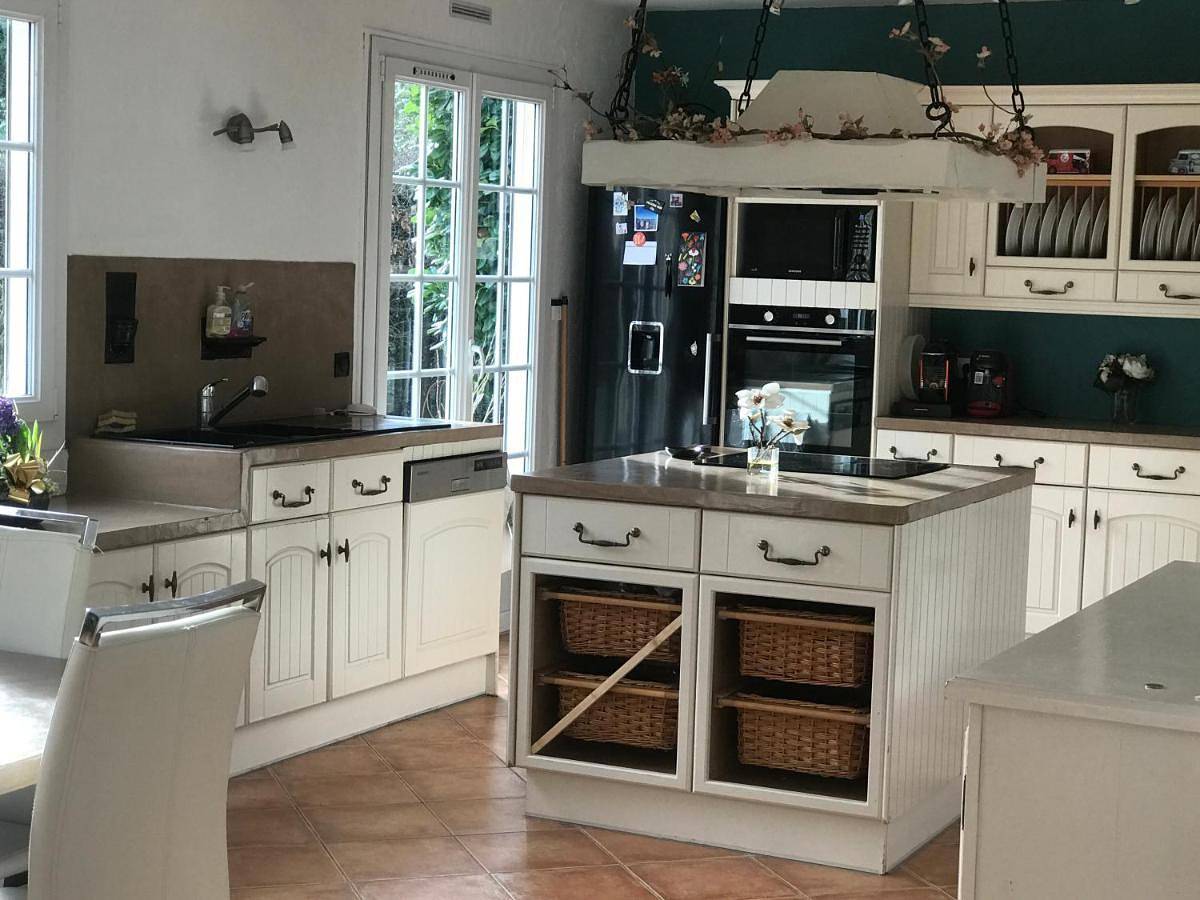 Maison reposante plein sud sans vis à vis avec piscine in Le Châtelet-en-Brie, Seine-et-Marne