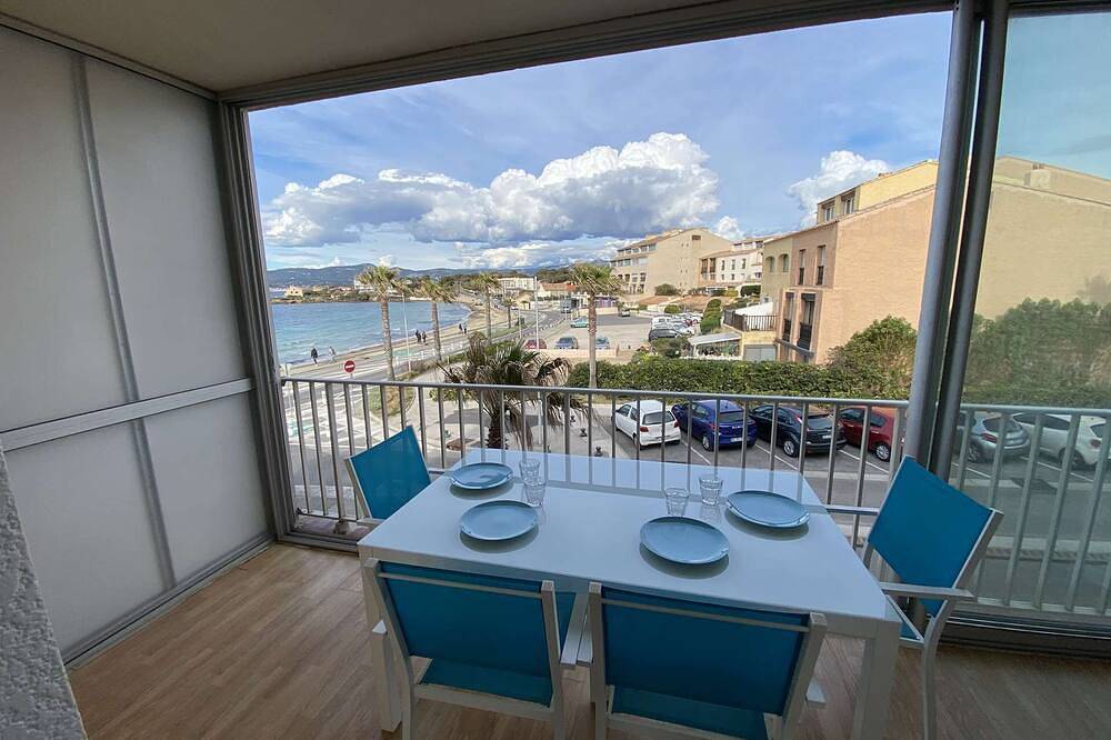 Hel lejlighed, Beautiful apartment T2 with sea view. Beaches, shops and restaurants on foot. in Le Brusc, Six-Fours-les-Plages