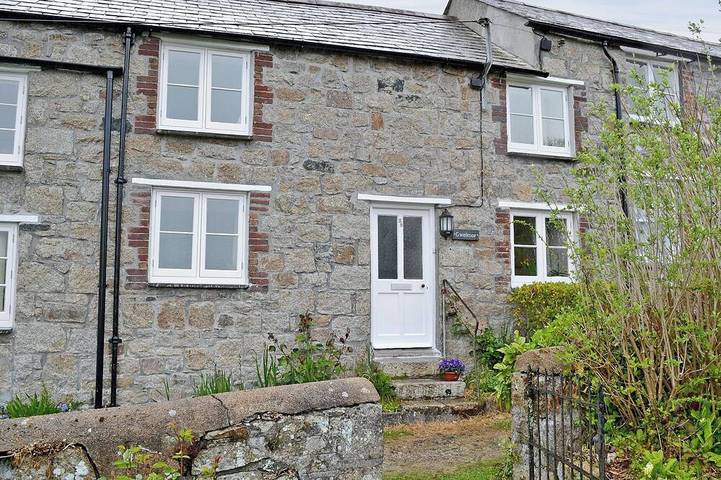 Cottage for 4 people, with garden in Charlestown