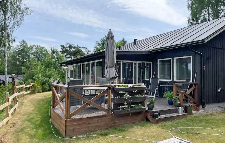 Location de vacances pour 5 personnes, avec jardin ainsi que vue sur le lac et terrasse, animaux acceptés dans Uppsala - 2