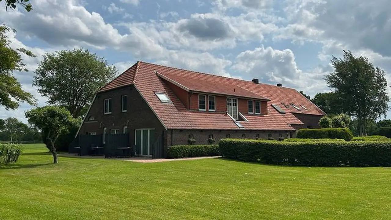 Entire holiday apartment, Holiday apartment for 4 people with terrace in Aurich, Nordseeküste