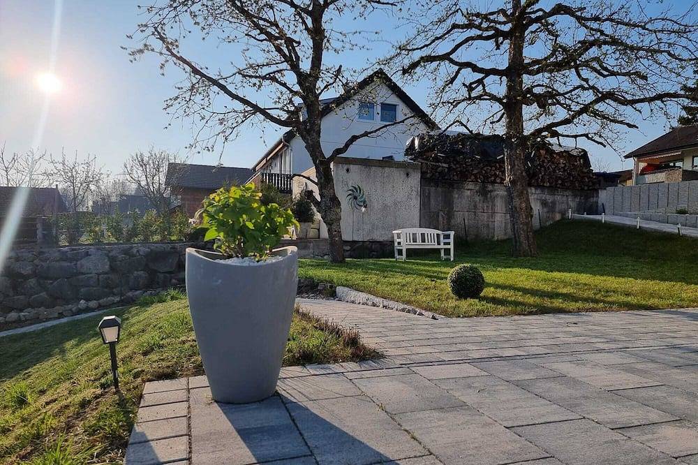 Ganze Wohnung, Holiday Apartment Moises y Ruth mit schönen Garten in Murg, Südschwarzwald