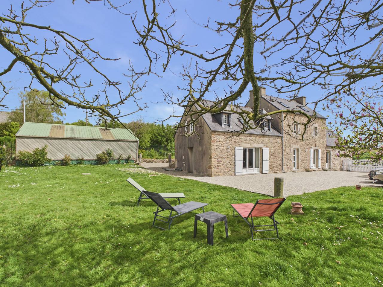 Maison familiale avec grand jardin au calme in Plouider, Région de Brest