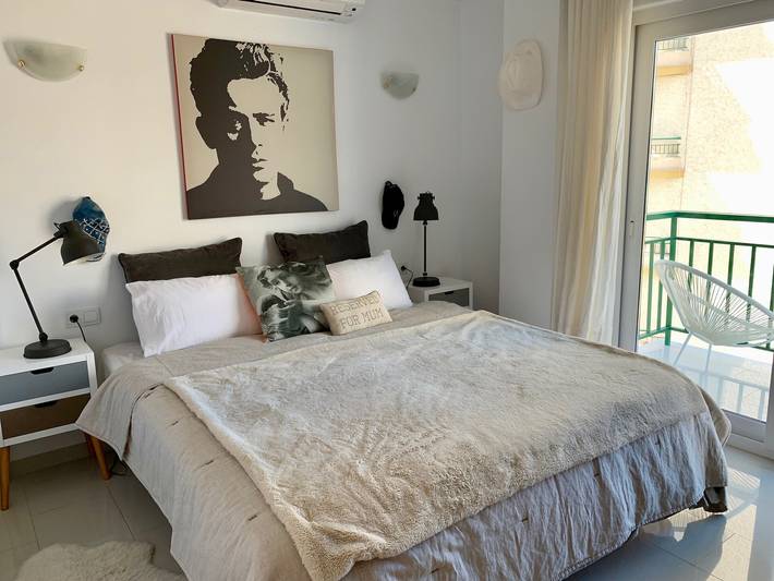 Entire apartment, Beachfront In Fuengirola Apartment with Sea Views, Wi-Fi, and Air Conditioning in Torreblanca (Fuengirola), Fuengirola