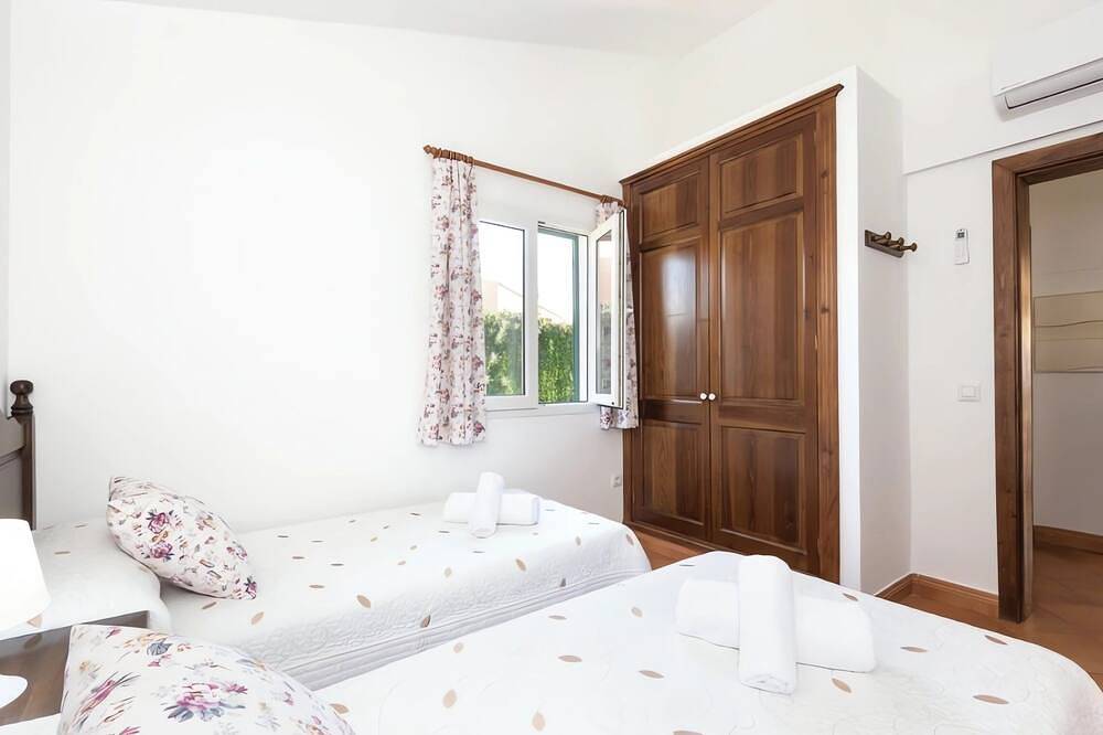 Villa Dion Bosch Menorca in Cap d'Artrutx, Ciutadella