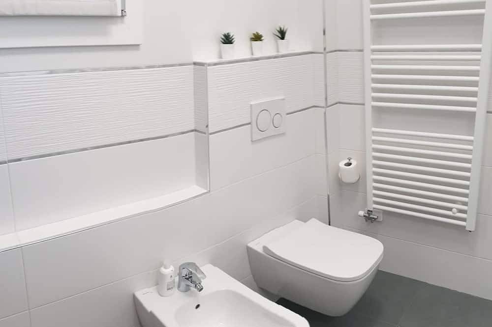 Apartamento entero, Beyond The Clouds, Located In A Quiet Area And Is Only 5 Minutes From The City! in Cuneo, Provincia de Cuneo