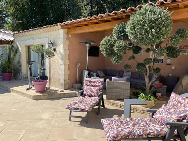 Gîte pour 2 personnes, avec terrasse et piscine à Arpaillargues-et-Aureillac - 3