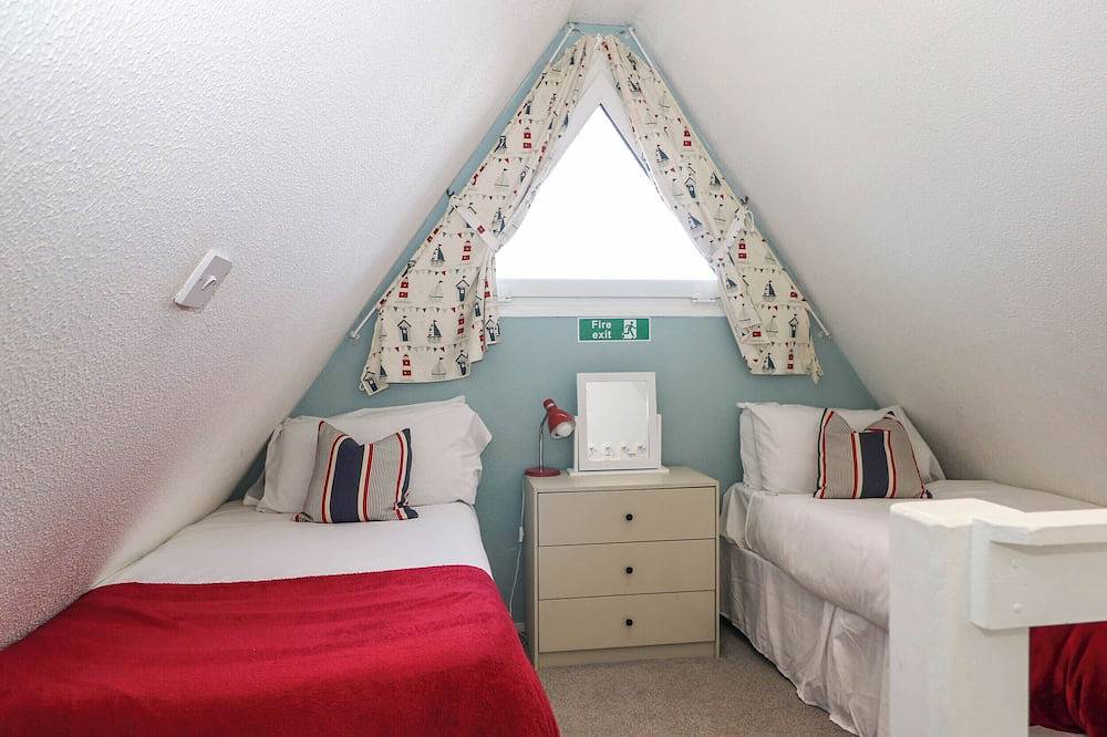 Chalet 58 - The Beach House, family friendly, with pool in Kingsdown in Kingsdown, Kent