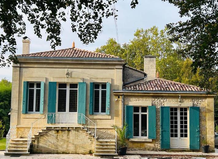 Gîte pour 3 personnes, avec Terrasse et Vue à Tizac-de-Curton