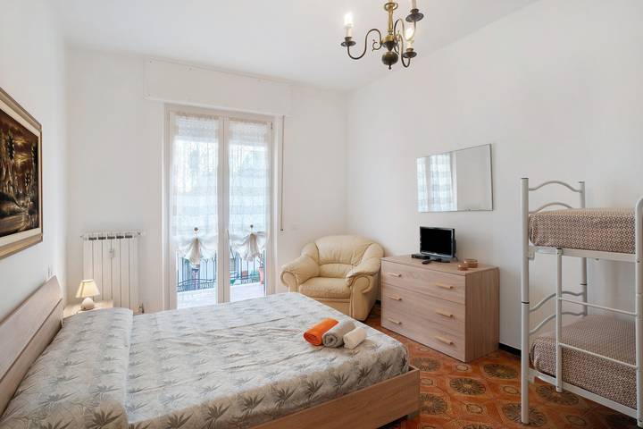 Appartamento intero, Appartamento 'La Casa Dei Nonni' con vista mare e balcone in Albenga, Riviera di Ponente