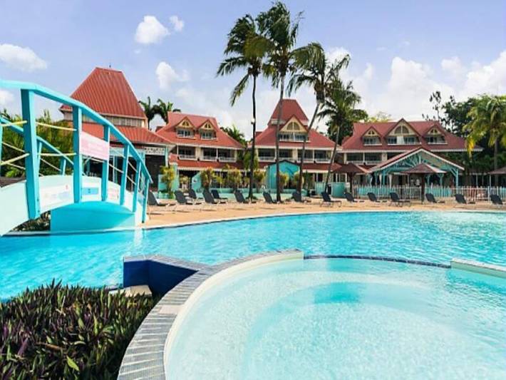 Location de vacances pour 6 personnes, avec piscine et terrasse en Guadeloupe