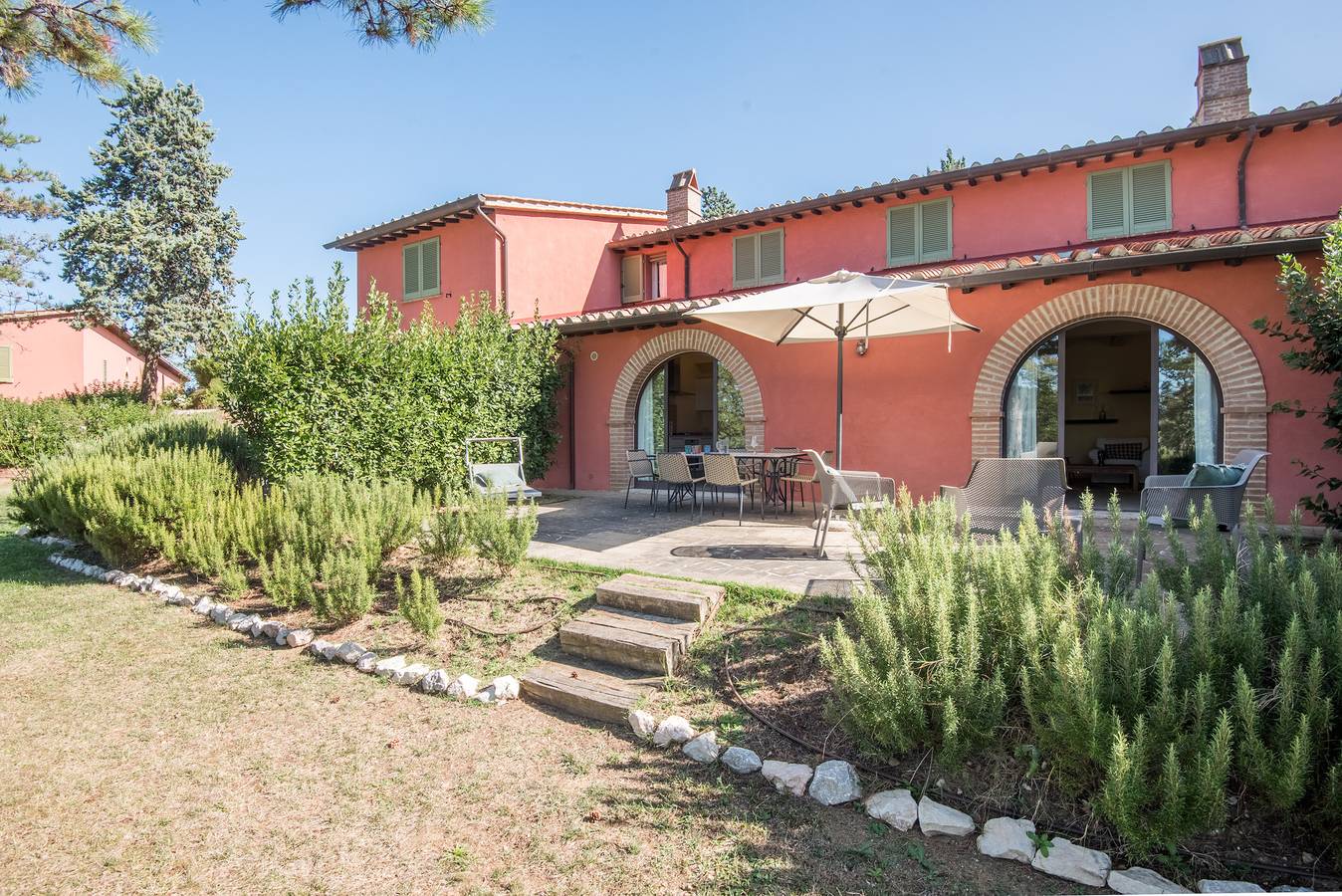 Hotel Apartment "Villa Limone" with Shared Pool & Wi-Fi in Trequanda, Siena Province