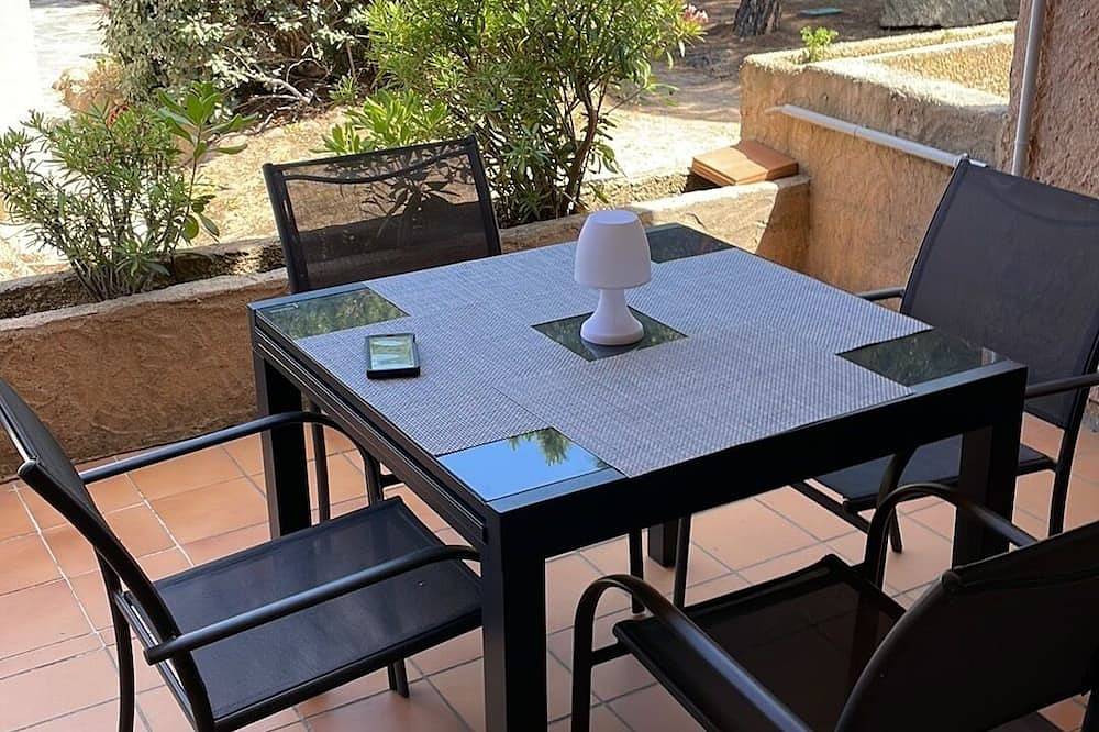 Entire apartment, Location au Bord de L'eau Avec vue sur Mer. Pour une Famille de 4 Personnes in Sant Ambroggio, Lumio