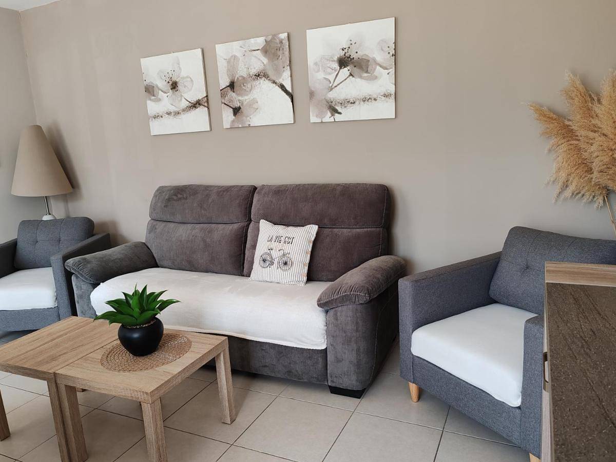 Three-Bedroom House in Jonquières, Vaucluse