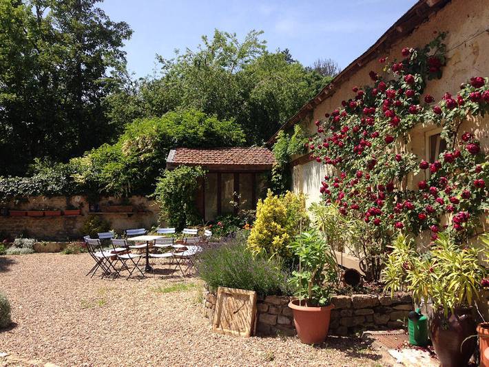Location de vacances pour 11 personnes, avec piscine ainsi que terrasse et jardin dans le Cher - 4
