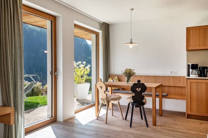Apartamento inteiro, Vista Dolomites apartamento 'Activity' com vista para a montanha, jardim privado e Wi-Fi in Santa Cristina Valgardena, Dolomiti Superski