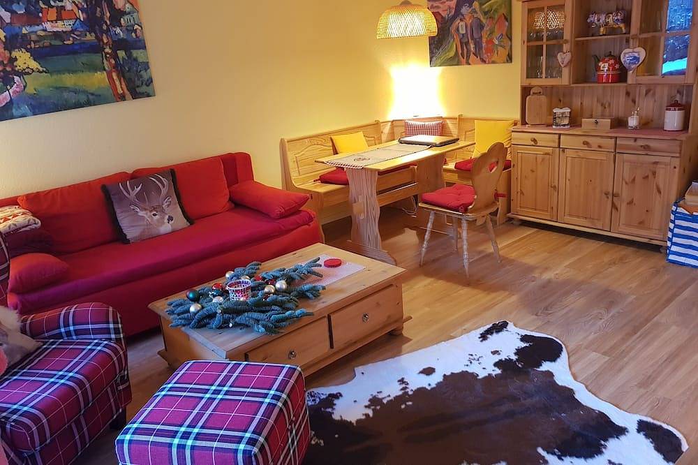 Ganze Wohnung, Fewo f. 2 Erw.+2 Kinder mit Schwimmbad,Sauna,Wlan,parken, Bergbahnen Mai-Nov. in Tiefenbach (Oberstdorf), Oberstdorf