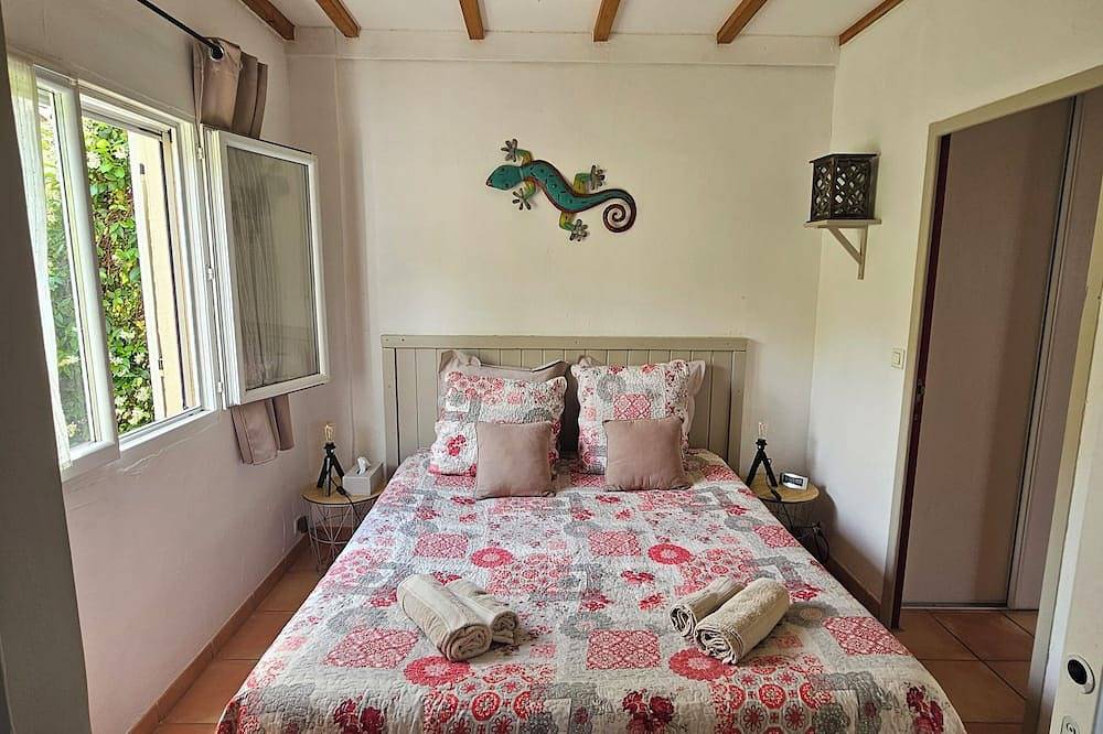 Gite la souquette between sea and mountains with swimming pool in Draguignan, Draguignan region