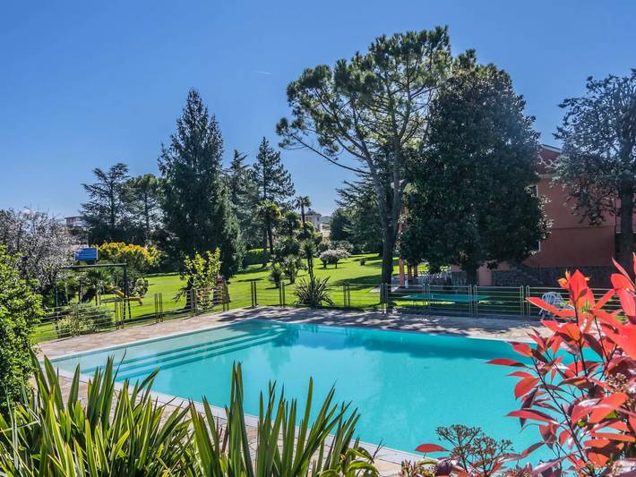 Ferienwohnung für 5 Personen, mit Balkon und Garten sowie Pool
