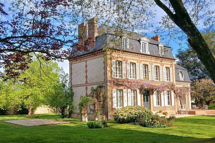 Gîte pour 12 personnes, avec terrasse et jardin dans Villers-sur-le-Roule
