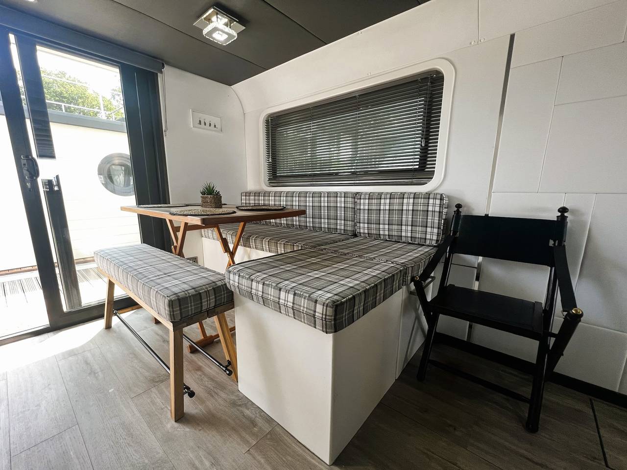 Island Harbour Houseboat in Whippingham, Isla de Wight