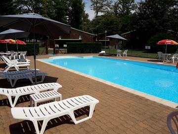 Maison de campagne pour 5 personnes, avec piscine et terrasse à Montamisé
