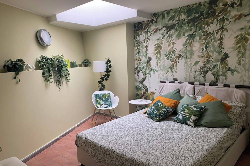 Hel lejlighed, Nice apartment inside a residence with a park of secular plants and waterfall in Riva (Faggeto Lario), Faggeto Lario