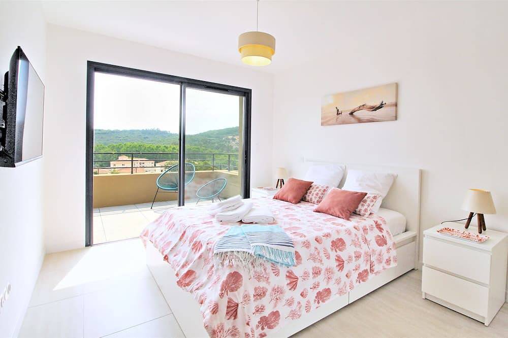 Villa Pietra Avec Piscine Privée à 300 Mètres de la Plage in Favone, Conca