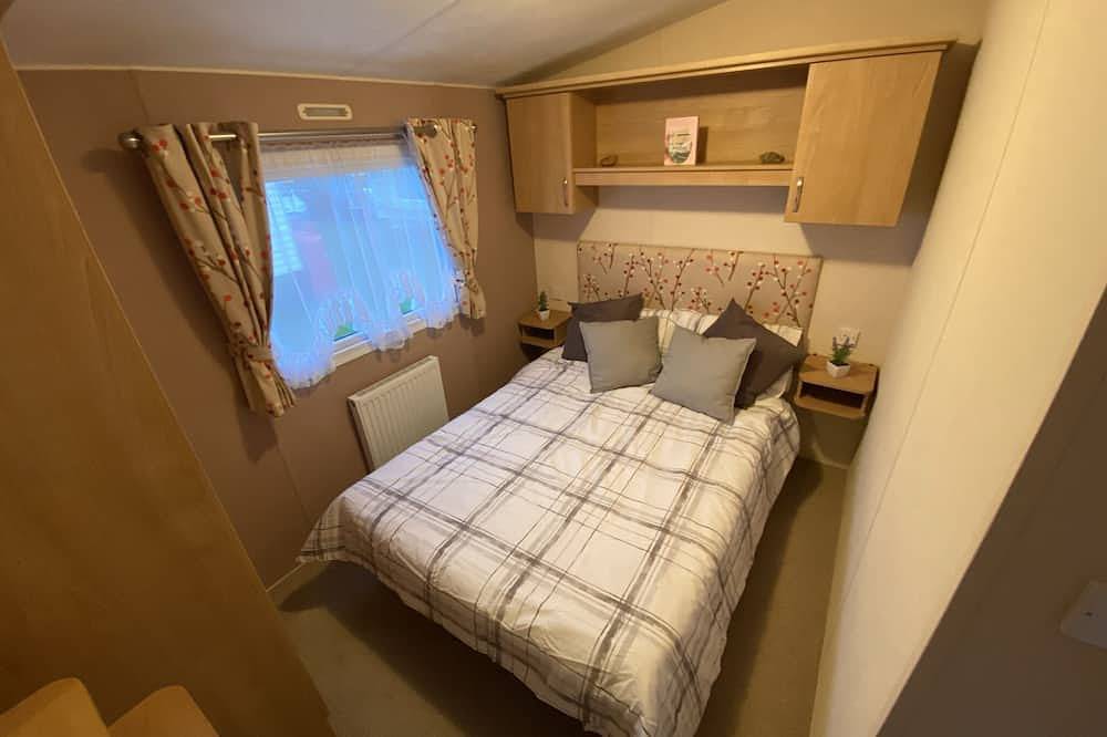 Family-friendly Caravans With On-site Pool and Entertainment in St Osyth, Essex
