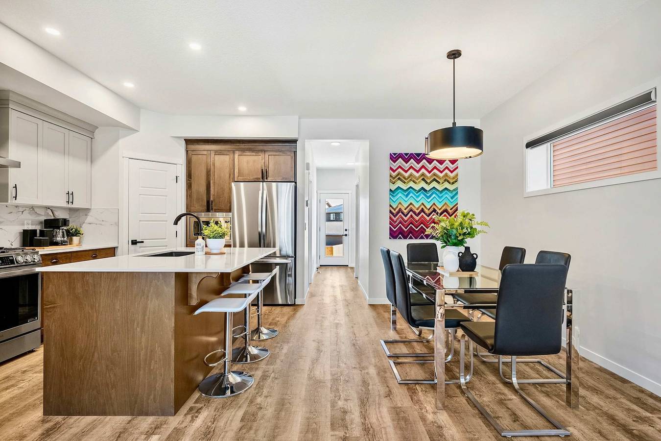 Herron Street New Luxury Retreat 6 Beds A11y in Calgary, Kanadische Rocky Mountains