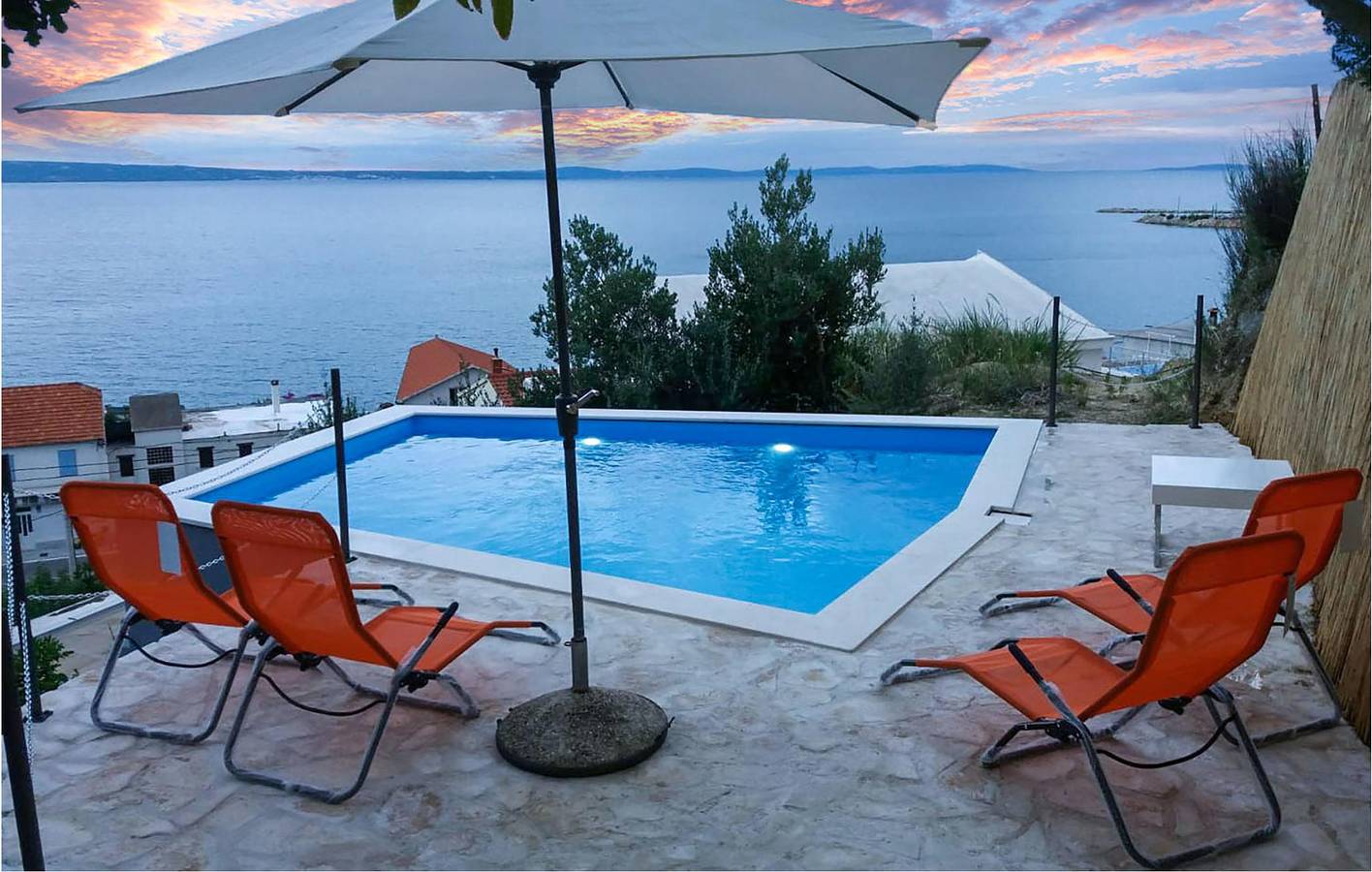 Entire holiday apartment, Holiday apartment for 3 people with terrace in Jesenice, Split-Dalmatia