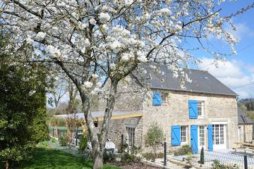 Gîte pour 4 personnes, avec terrasse à Quévert
